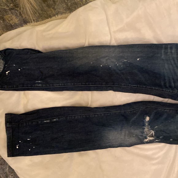 Dsquared distressed jeans. Soft light denim. It fits a 29 inch waist - Picture 4 of 5